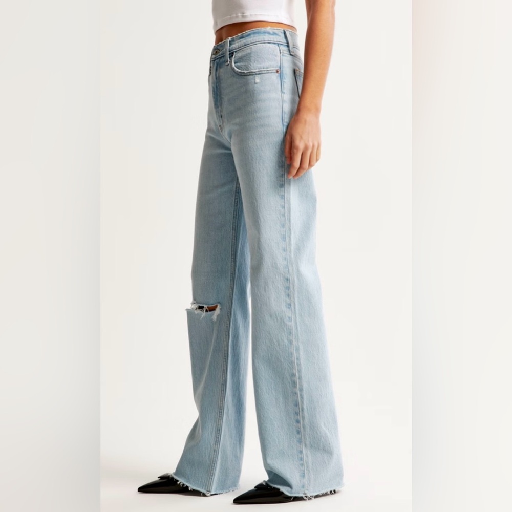 Abercrombie & Fitch Light Blue 90s Relaxed high rise jeans - Picture 4 of 10